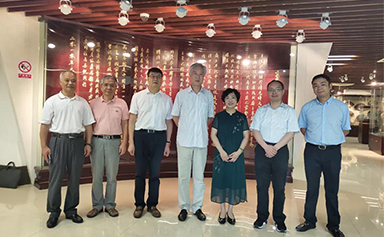 杭州市人大工作研究会、市总工会领导和艺术家们莅临王星记 走访“杭州工匠”