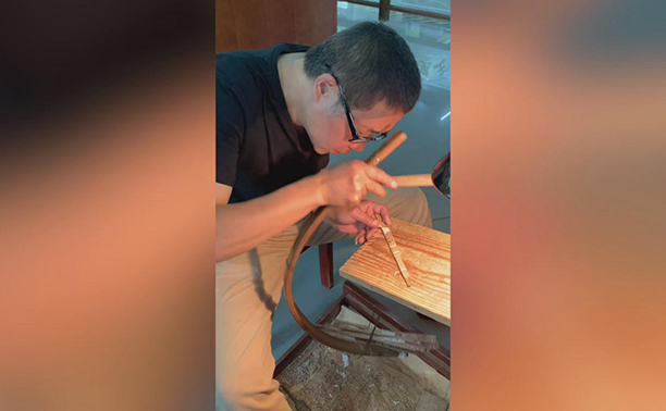 19楼直播参观王星记传统制扇车间